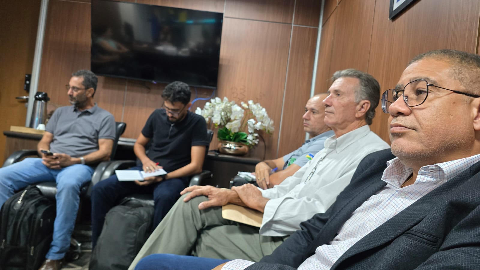 Equipe deputada Cláudia de Jesus dialoga sobre recursos para escolas agrícolas