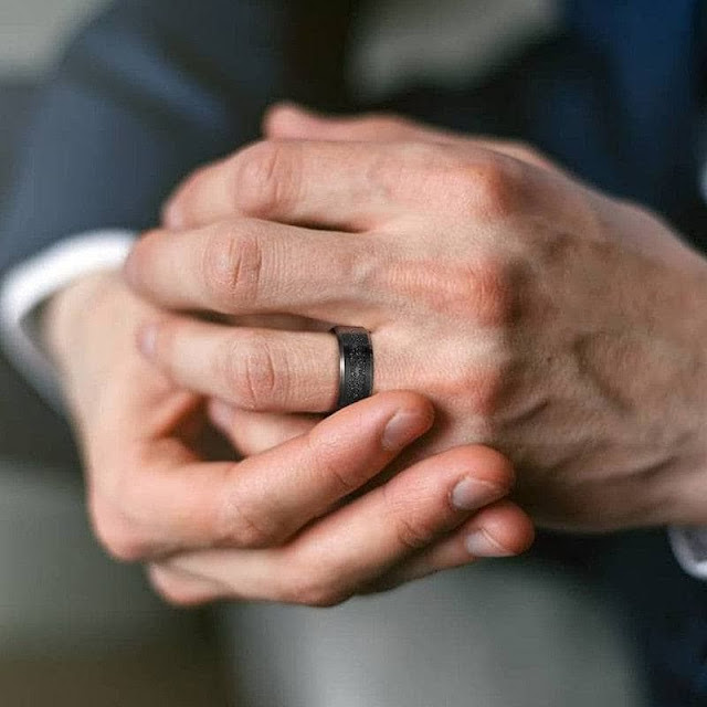 A Guy's Guide to the Perfect Promise Ring