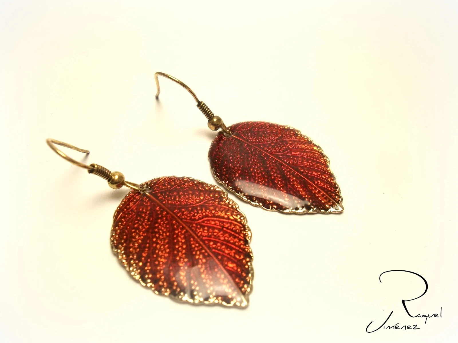 pendientes hojas rojas