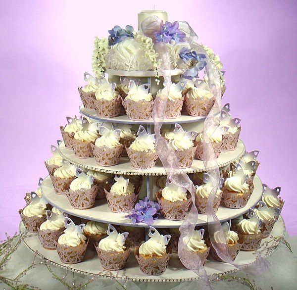 Cupcakes are the hot new trend in wedding cakes