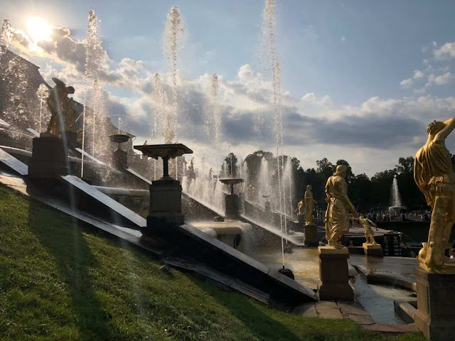 Fontes e Cascatas dos Jardins Palácio Peterhof  