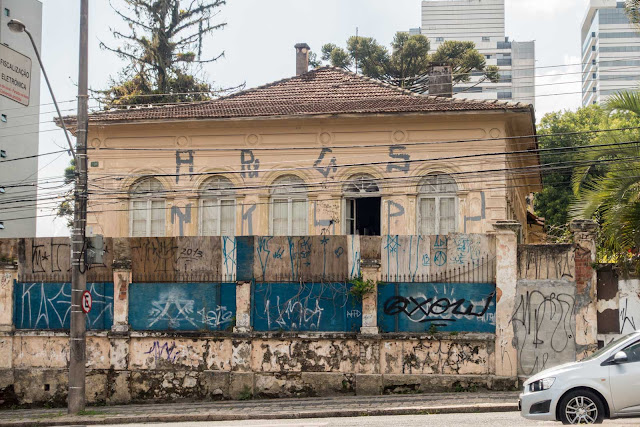 Uma das casas de Bernardo Augusto da Veiga