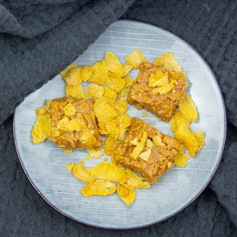 Peanut Butter Squares with Cornflakes