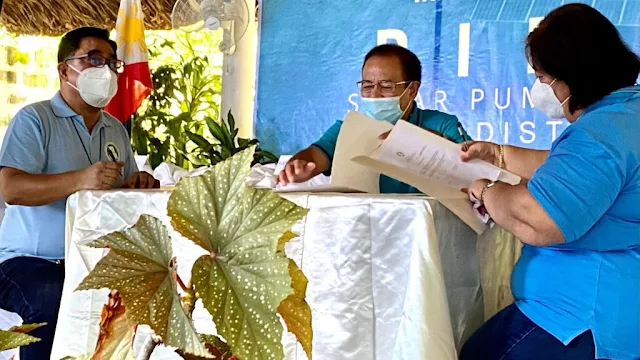 Pinugay farmers receive solar-powered irrigation