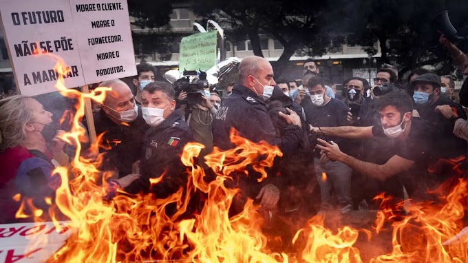 Caixões queimados em manifestação no Porto