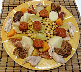 Cocido, garbanzos, carne y verduras