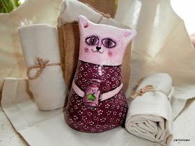 fioletowa kotka wykonana z masy solnej