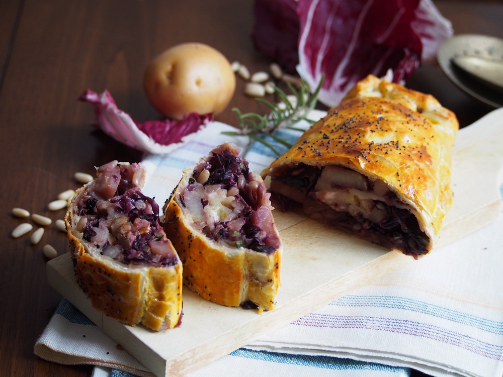 Strudel salato radicchio e frutta secca