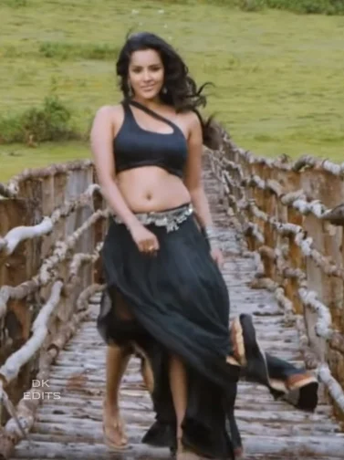 Priya Anand navel hot actress