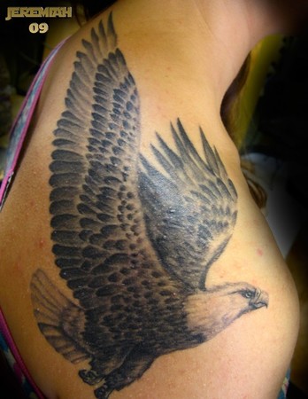 Small eagle tattoos featuring only the head of the bird can be inked on the