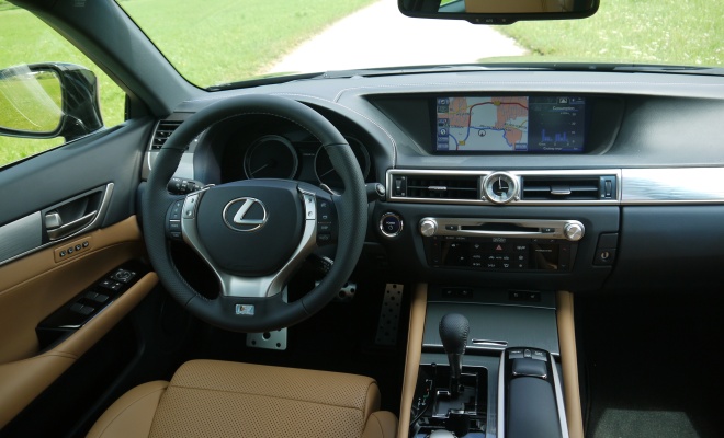 2012 Lexus 450h cockpit