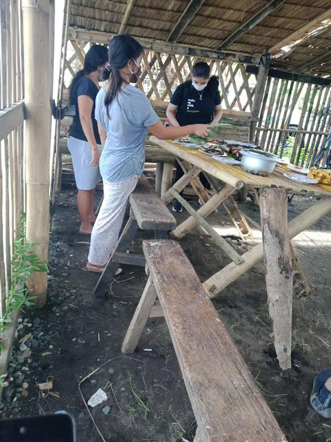Photos of Angel Locsin sharing meals with a poor family in Quezon and backriding a tricycle go viral