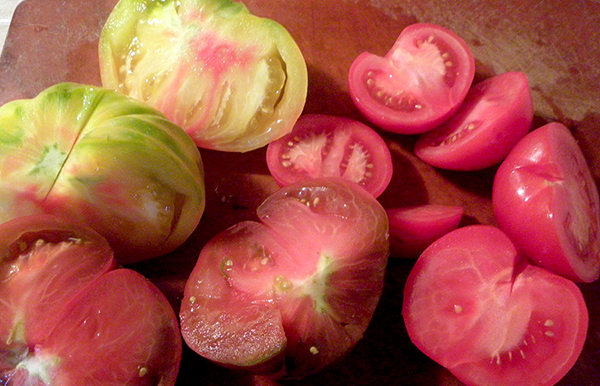 variety of cut tomatoes