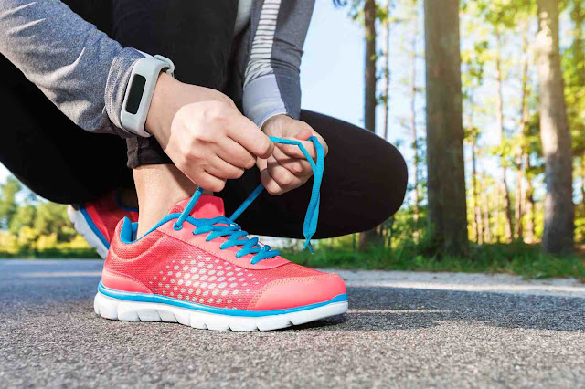 Shoeography: Put Your Best Foot Forward: How to Choose the Right Athletic Shoes for Your Feet