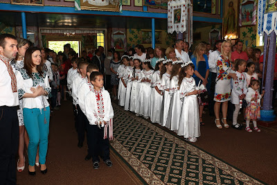 Богослужіння в серків в Монастирку під час першого причастя.