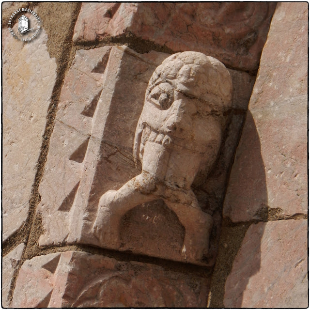 TOULOUGES (66) - Portail roman de l'église de l'Assomption de la Vierge