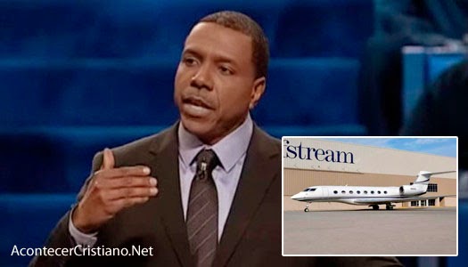 Predicador de la prosperidad pide donaciones para comprar avión privado