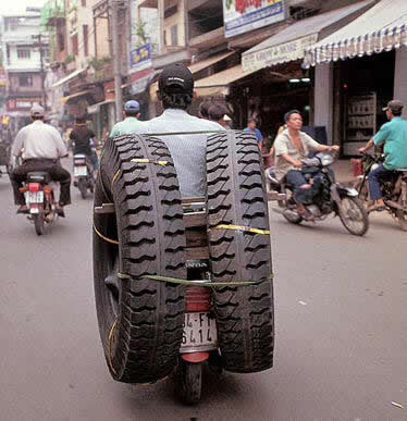 Las ruedas de repuesto de la moto