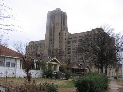 Sears Crosstown hovers over Evergreen neighborhood on dreary January day