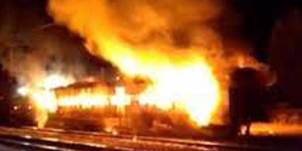 Train Accident | पुनालुर-मदुरै एक्सप्रेस के एक कोच में लगी आग | 10 यात्रियों की मौत की मौत