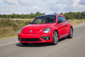 Front 3/4 view of 2014 Volkswagen Beetle R-Line