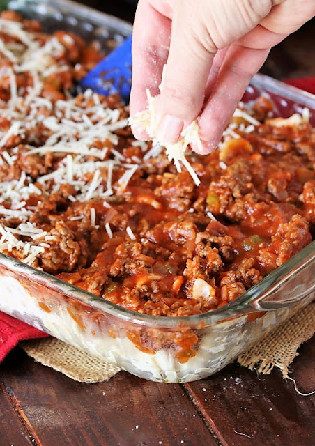 How to Make Hamburger Noodle Casserole Image