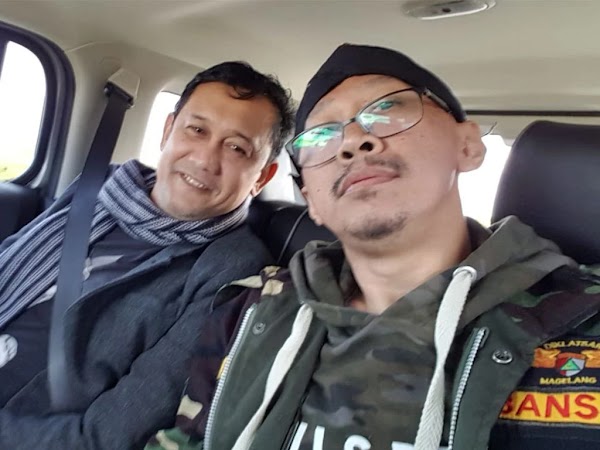 UAS Diterpa Perceraian, Denny Siregar dan Abu Janda Paling Antusias Komentar