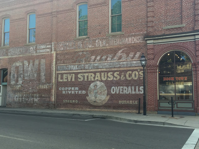 oregon, california, road trip, travel, sunkissed dream, oregon road trip, medford oregon, jacksonville oregon, levi strauss, brick building