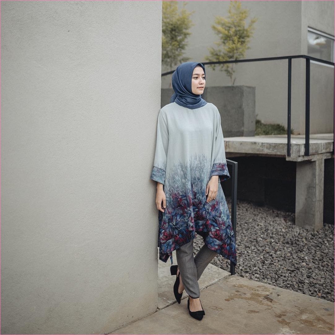  Model Outfit Baju Hijab Casual Untuk Perempuan Gemuk Ala Selebgram  Model Outfit Baju Hijab Casual Untuk Perempuan Gemuk Ala Selebgram 2018