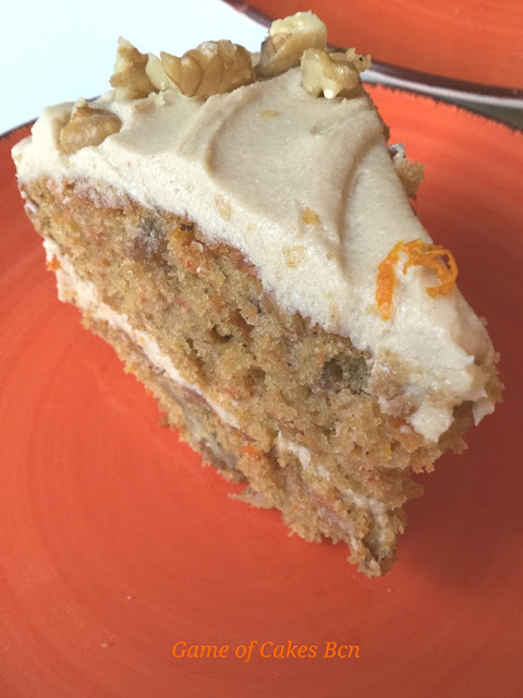 Carrot cake con naranja y cobertura de azucar moreno