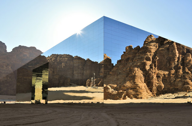 https://www.guinnessworldrecords.com/news/commercial/2020/3/completely-mirrored-building-in-saudi-arabian-desert-breaks-record-612470