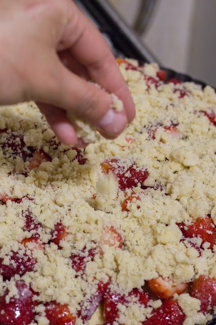 Kuchen de miga relleno de frutillas