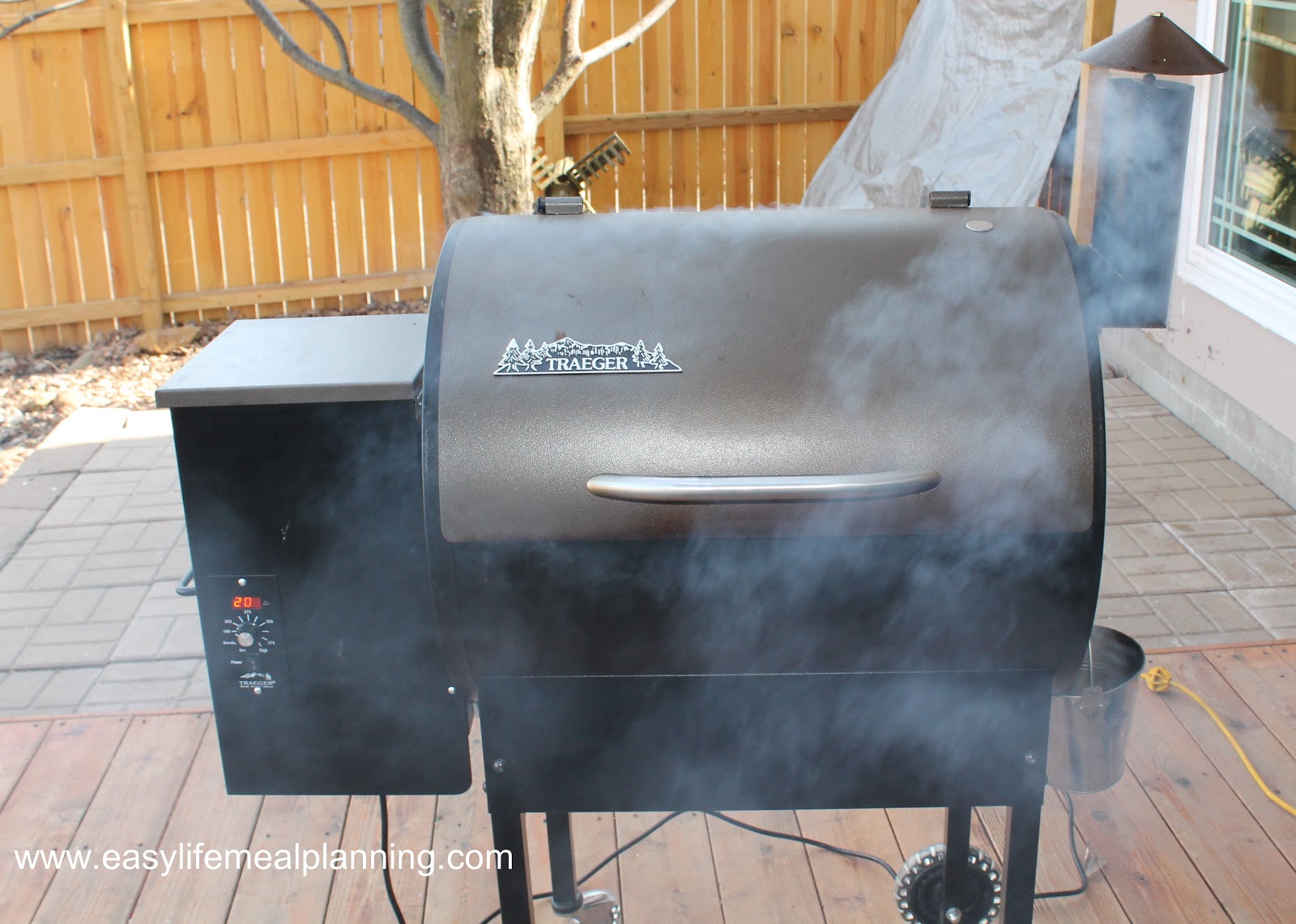 building a smoker out of wood