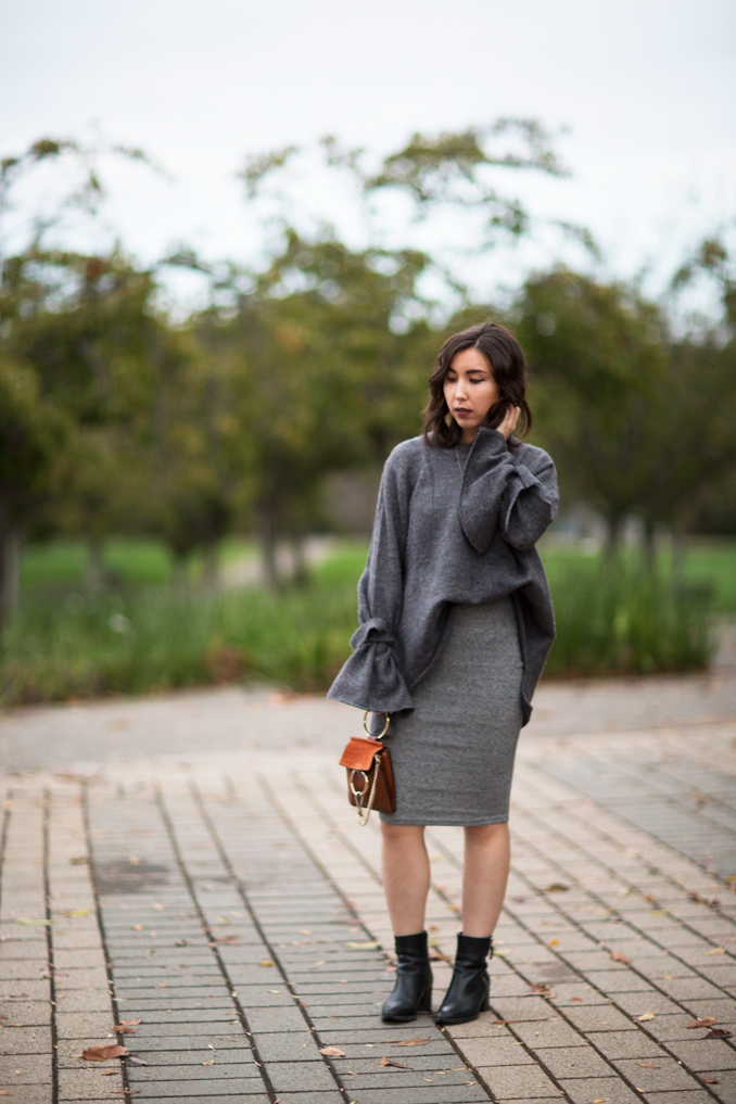 oversize gray sweater outfit