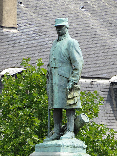 Monument to maréchal Émile Fayolle by Jean Boucher, place Vauban, Paris