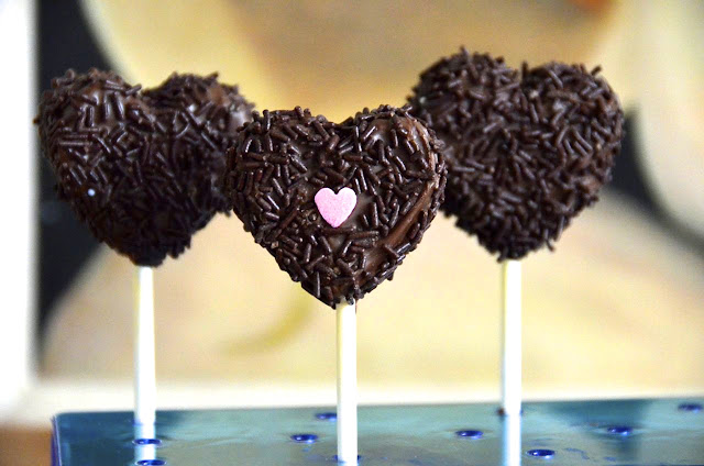 ST. VALENTIN CAKE POPS HERZEN