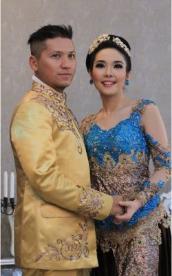 Ngintip Gisel Pakai Baju Penganten