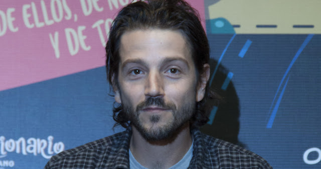 Diego Luna llama “sinvergüenza” a Yunes por aprovechar la tragedia para ayudar a los afectados por "Katia"