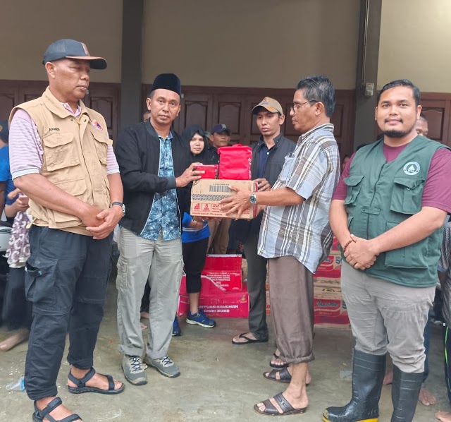 Dinsos Bireuen Salurkan Bantuan, di Posko Banjir Gampong Cot Geulumpang Baroh