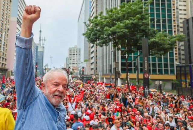 Equipe de Lula foca em pacote por Auxílio em R$ 600 e reajuste real ao mínimo