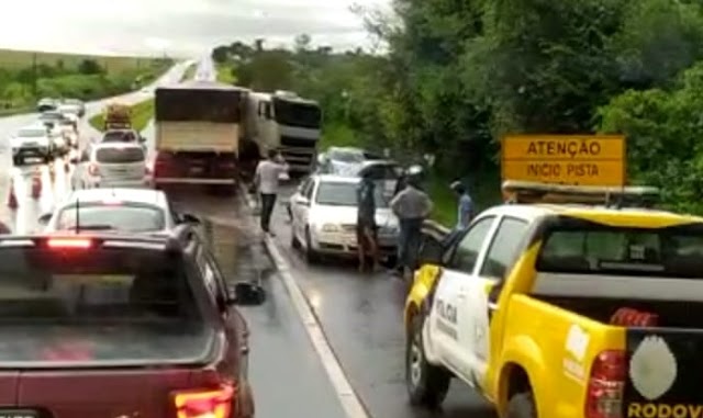 Acidente envolvendo vários veículos entre Peabiru e Campo Mourão