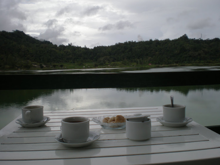 nge-teh di sore hari @linow lake
