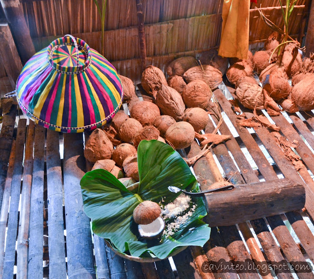 Entree Kibbles: Bajau House (Kuih Jala & Pandan Juice 