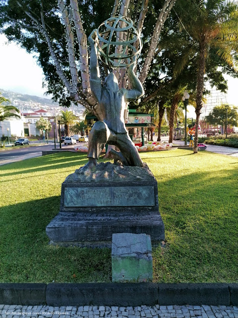 MONUMENTO AO EMIGRANTE MADEIRENSE - FUNCHAL