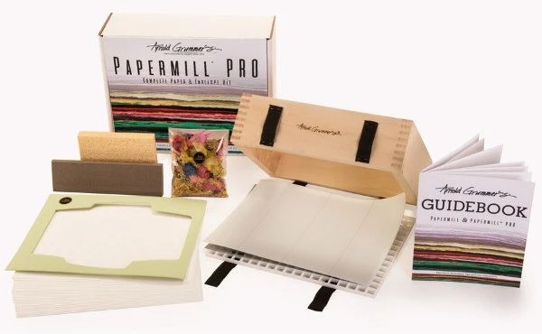 Arnold Grummer's PRO Paper Making Kit contents