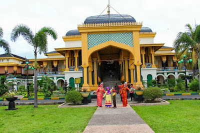 Wisata Istana Maimun
