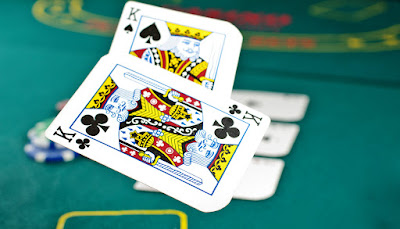 Trik Melihat Kartu Lawan di Poker Online