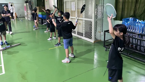 ▲這次參與指導的選手中，包含曾在國際賽事中打進世界前八強的優秀選手，讓學生們深受鼓舞。（記者林明佑翻攝）
