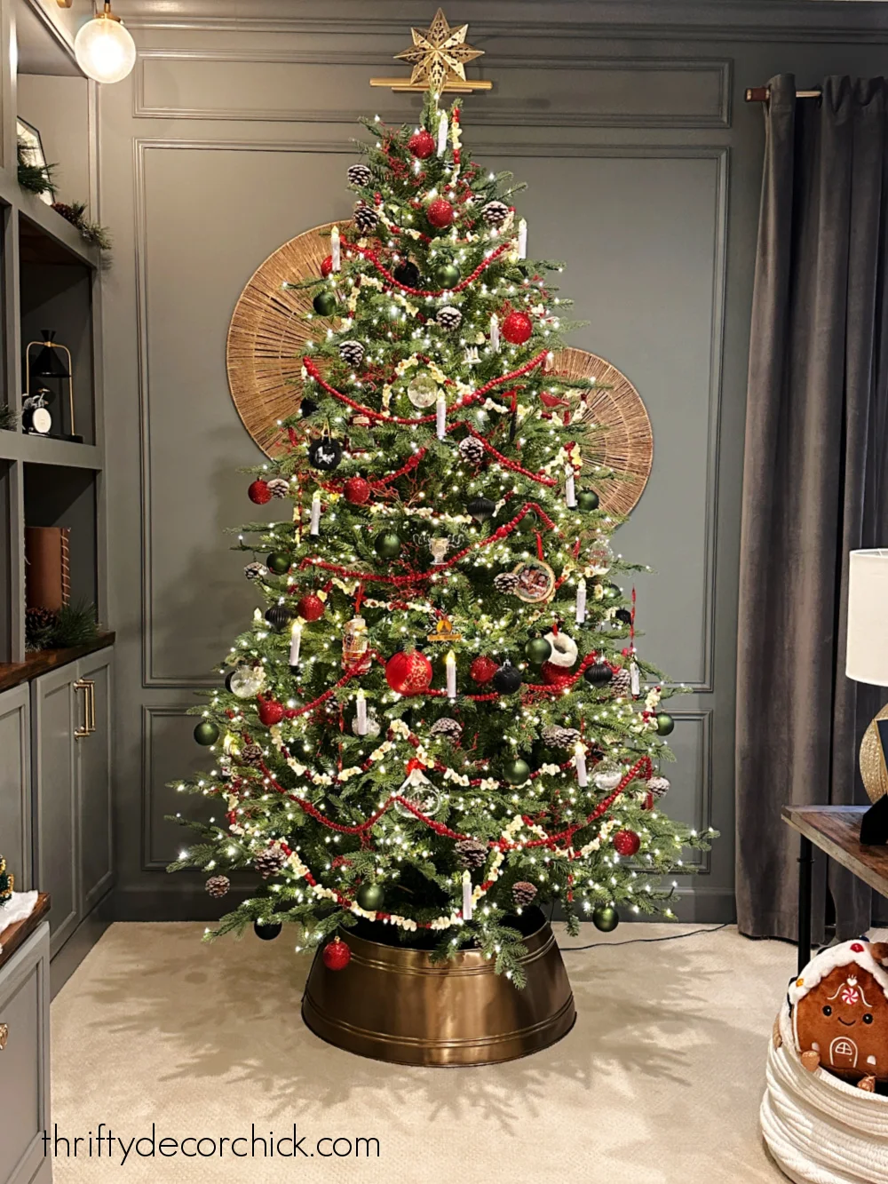 5 Straightforward Adorning Ideas for a Stunning Christmas Tree | Thrifty Decor Chick