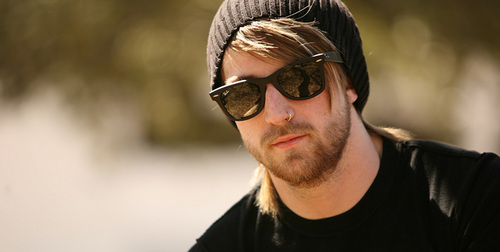  dia 8 de fevereiro nada mais nada menos que o niver do Jeremy Davis